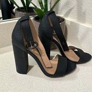 MATTE BLACK BLOCK HEELS